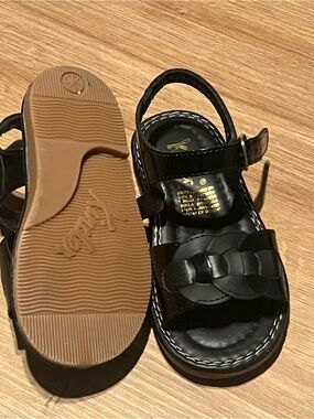 Children's Black Braided Strap Sandals with Buckle Closure